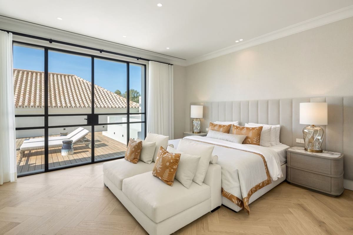 Chalet de 6 habitaciones en Nueva Andalucia en venta con piscina - 9.350.000 € (Ref: 8307511)