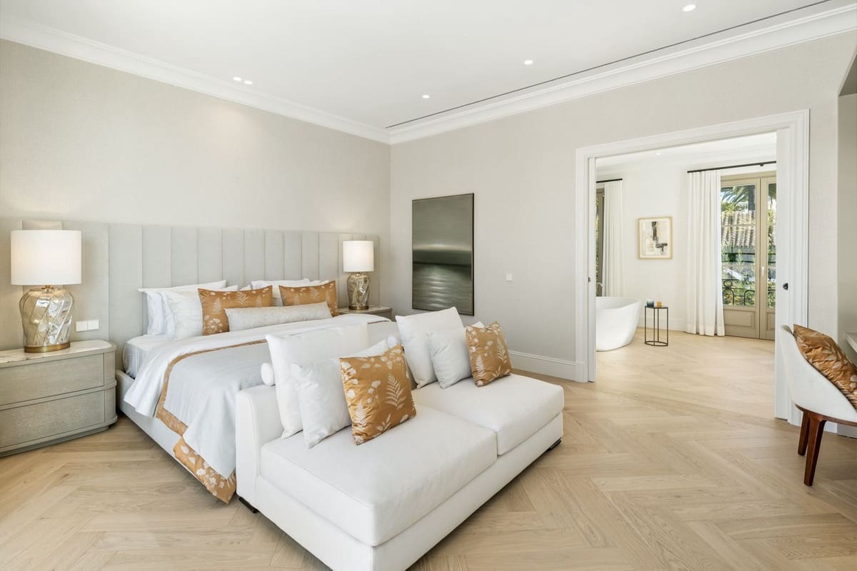 6 bedroom Villa for sale in Nueva Andalucia with pool - € 9,350,000 (Ref: 8307511)