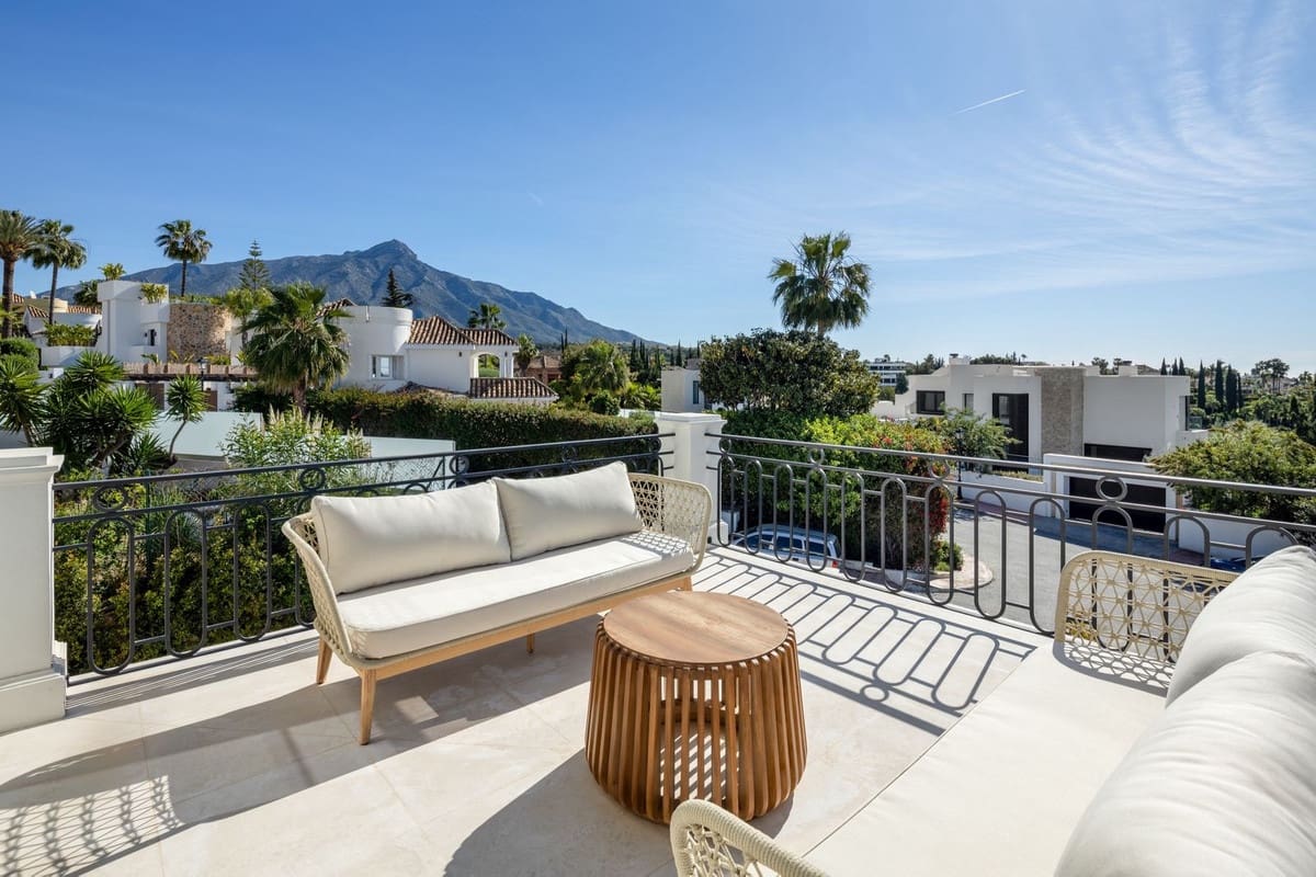 6 bedroom Villa for sale in Nueva Andalucia with pool - € 9,350,000 (Ref: 8307511)