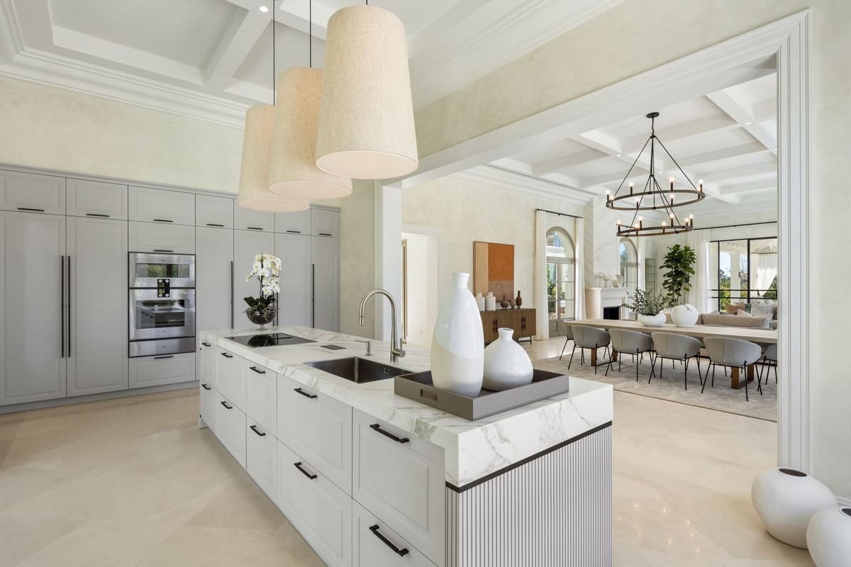 6 bedroom Villa for sale in Nueva Andalucia with pool - € 9,350,000 (Ref: 8307511)
