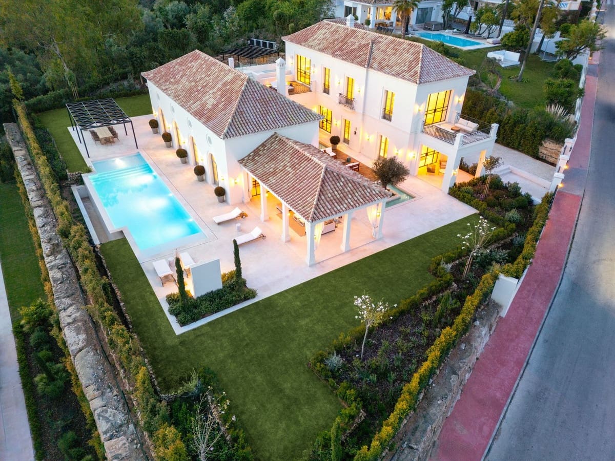 6 bedroom Villa for sale in Nueva Andalucia with pool - € 9,350,000 (Ref: 8307511)