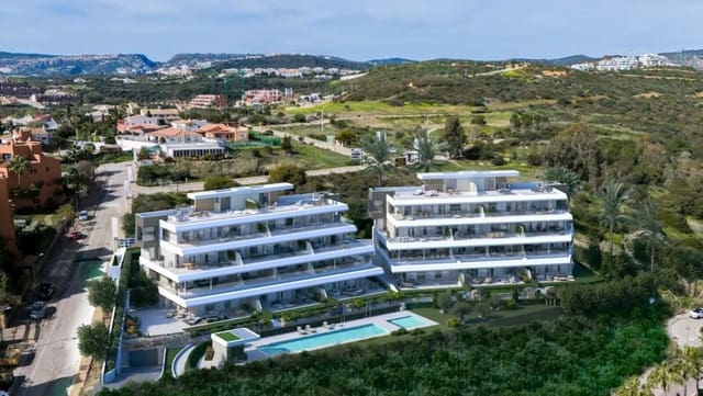 Apartamento de 2 habitaciones en Buenas Noches, Estepona en venta con piscina garaje - 465.000 € (Ref: 8312651)