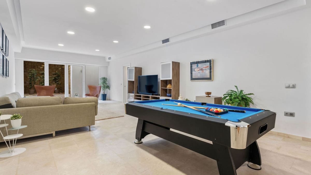 7 makuuhuone Huvila myytävänä paikassa Marbella mukana uima-altaan 
autotalli - 2 250 000 € (Ref: 8323673)