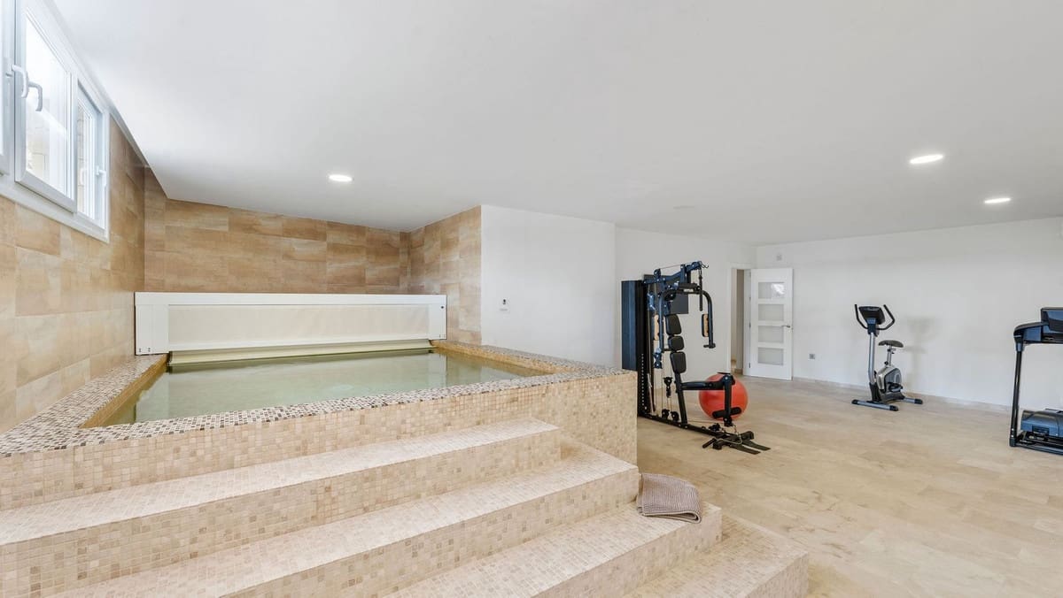 7 makuuhuone Huvila myytävänä paikassa Marbella mukana uima-altaan 
autotalli - 2 250 000 € (Ref: 8323673)