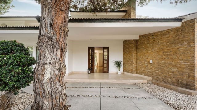 7 makuuhuone Huvila myytävänä paikassa Marbella mukana uima-altaan 
autotalli - 2 250 000 € (Ref: 8323673)