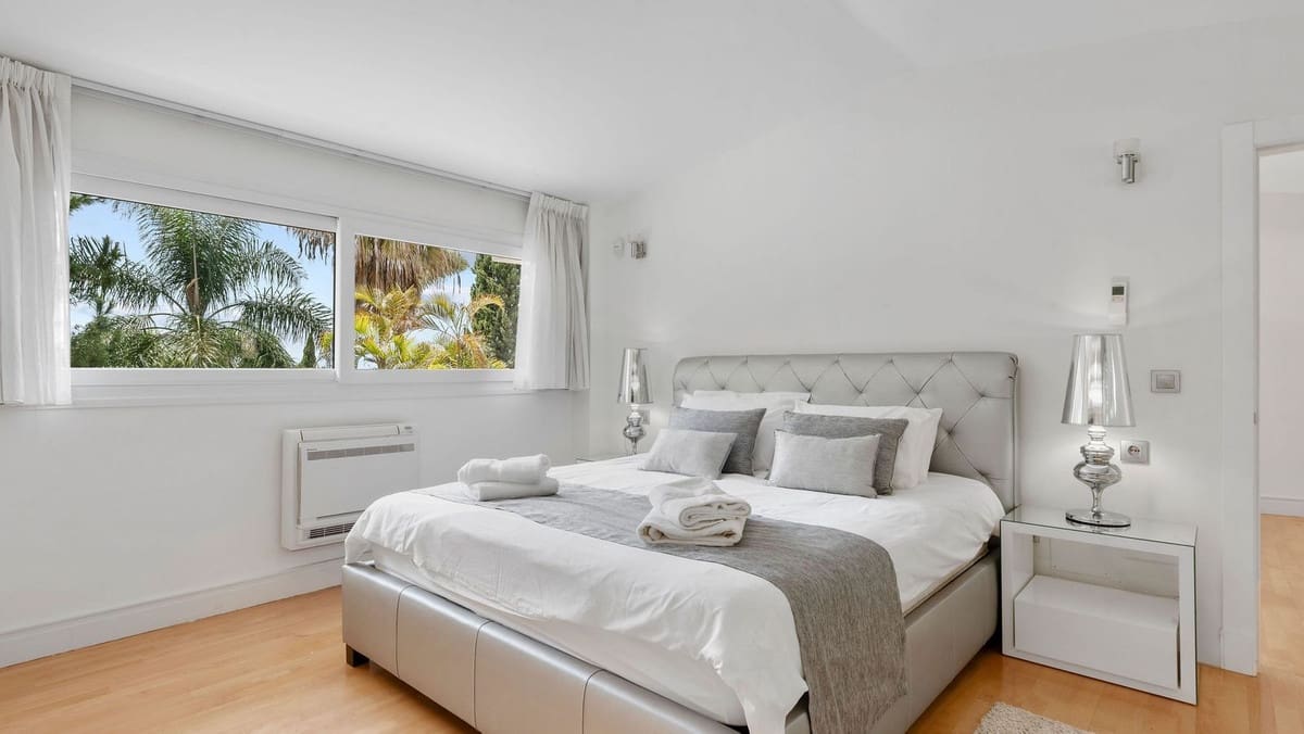 7 sovrum Villa till salu i Marbella med pool garage - 2 250 000 € (Ref: 8323673)