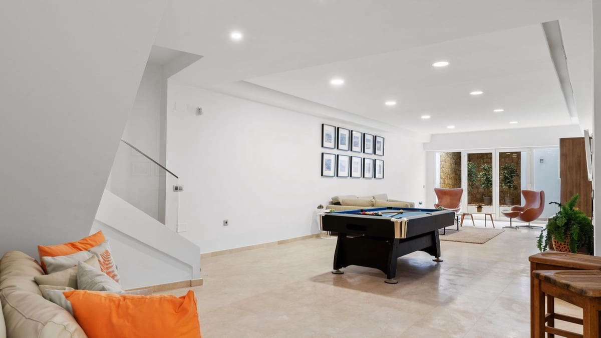 7 sovrum Villa till salu i Marbella med pool garage - 2 250 000 € (Ref: 8323673)
