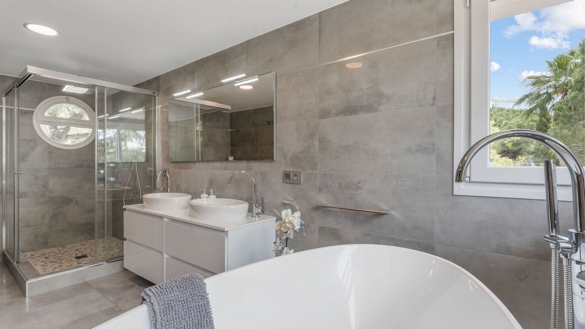 7 sovrum Villa till salu i Marbella med pool garage - 2 250 000 € (Ref: 8323673)
