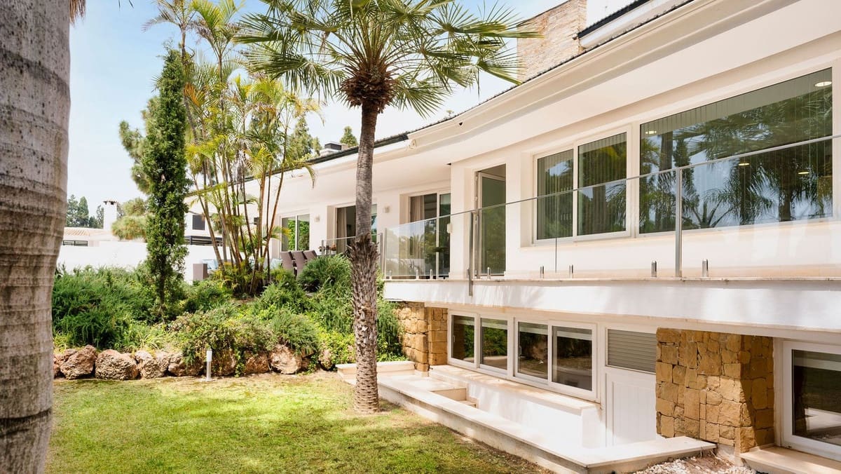 7 sovrum Villa till salu i Marbella med pool garage - 2 250 000 € (Ref: 8323673)