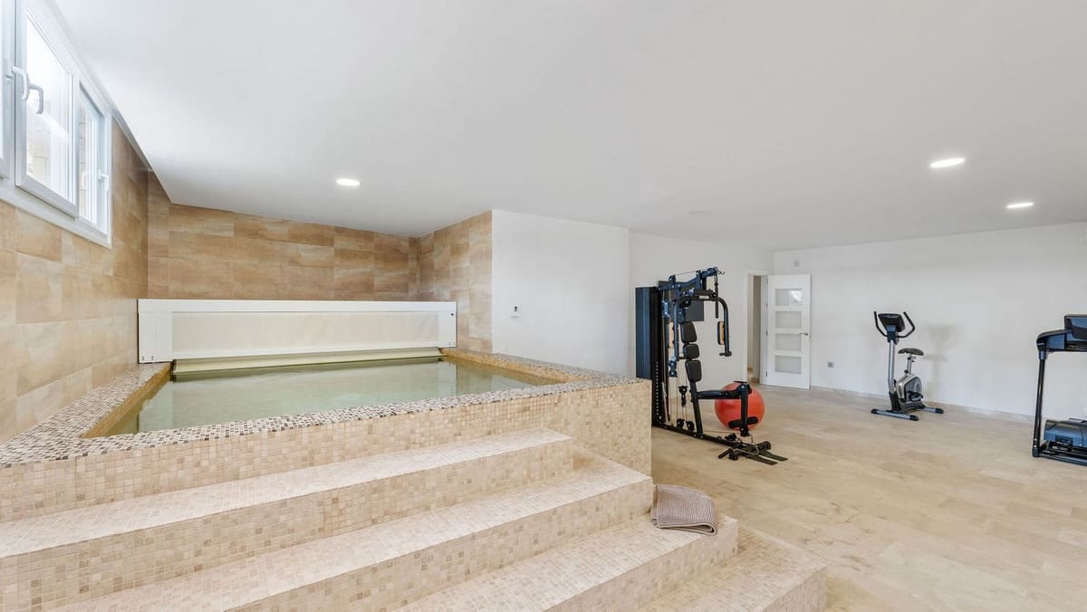 7 sovrum Villa till salu i Marbella med pool garage - 2 250 000 € (Ref: 8323673)