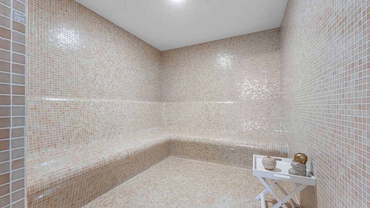 7 sovrum Villa till salu i Marbella med pool garage - 2 250 000 € (Ref: 8323673)