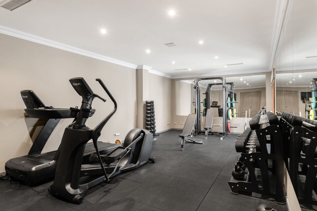 7 sovrum Villa till salu i La Quinta med pool garage - 8 350 000 € (Ref: 8326707)