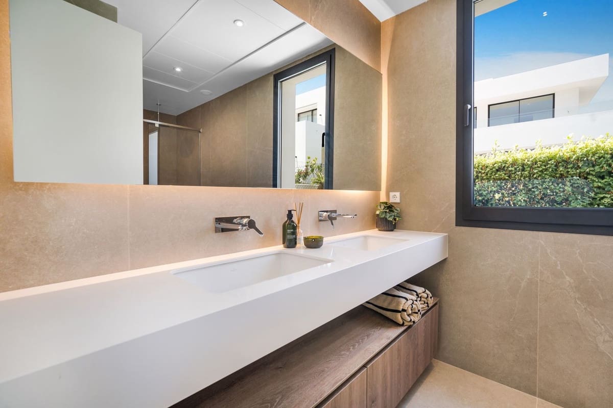 6 slaapkamer Villa te koop in Rio Real met zwembad garage - € 2.995.000 (Ref: 8332776)