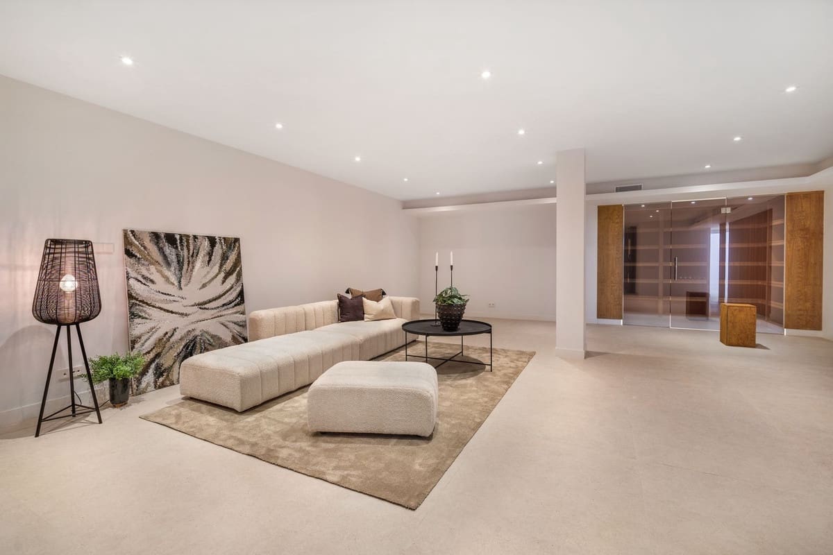 6 slaapkamer Villa te koop in Rio Real met zwembad garage - € 2.995.000 (Ref: 8332776)