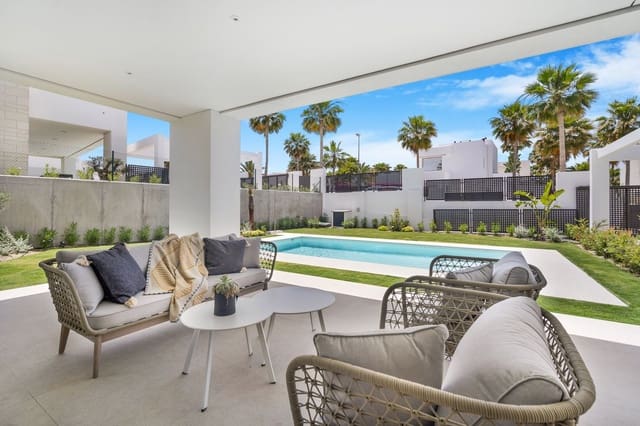 6 soveværelse Villa til salg i Río Real, Marbella med swimmingpool garage - € 2.995.000 (Ref: 8332776)