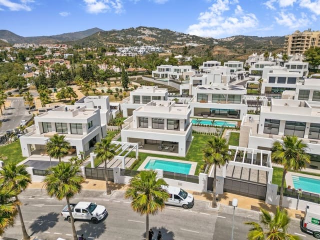 6 soverom Villa til salgs i Río Real, Marbella med svømmebasseng garasje - € 2 995 000 (Ref: 8332776)