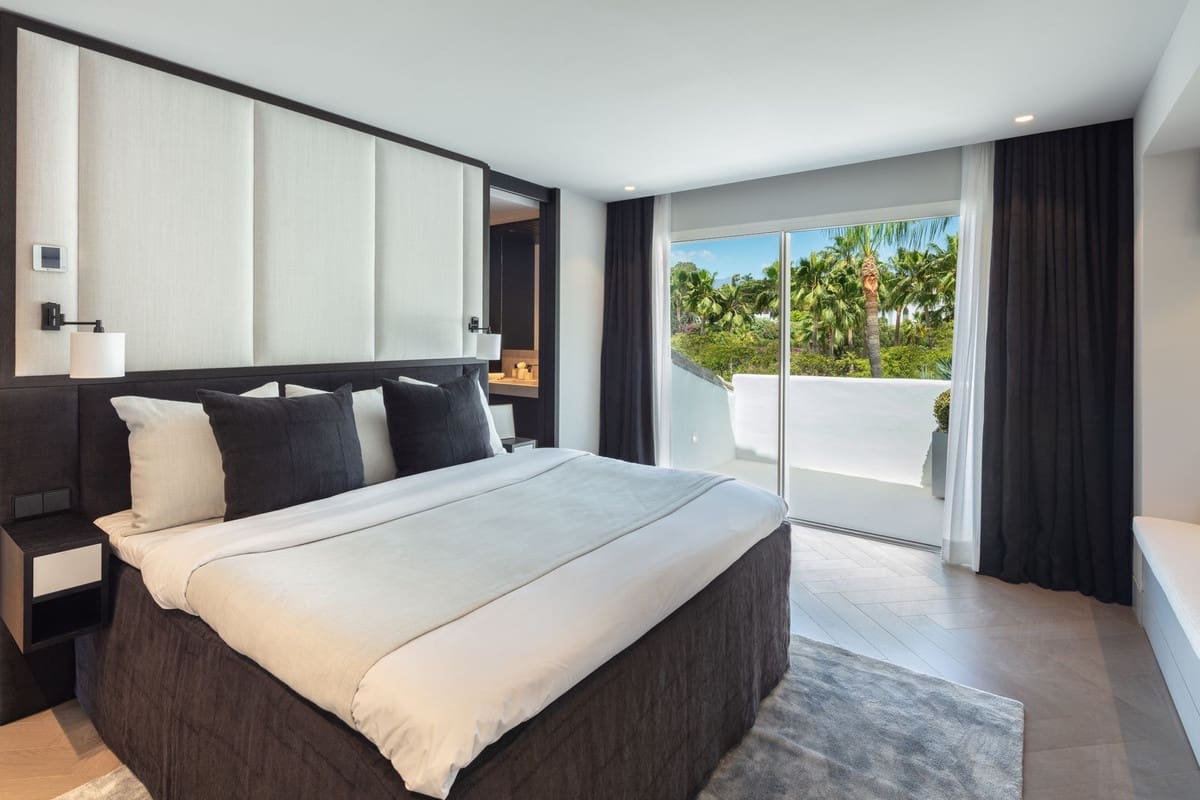 3 bedroom Apartment for sale in Golden Mile with pool - € 5,995,000 (Ref: 8341943)