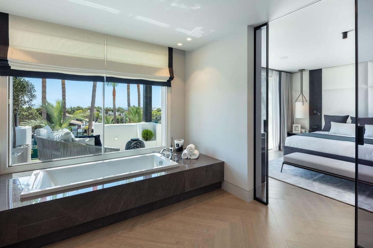 3 soverom Leilighet til salgs i Golden Mile med svømmebasseng - € 5 995 000 (Ref: 8341943)