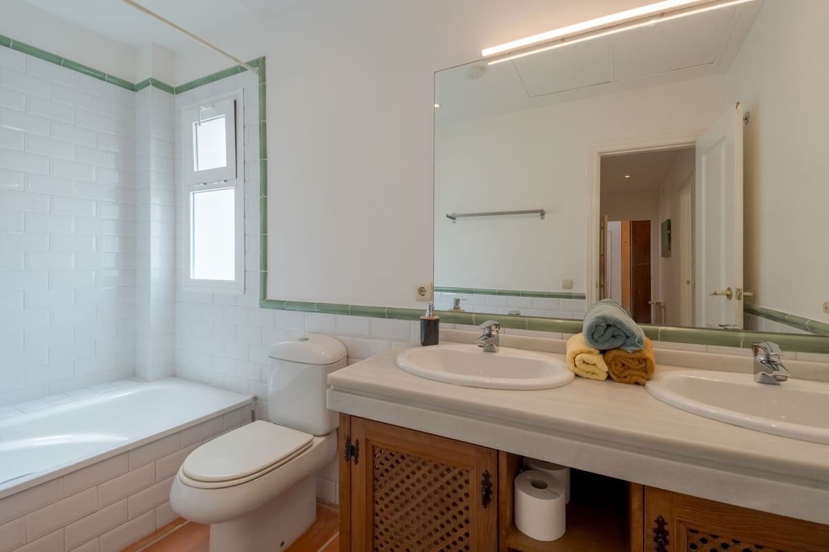 5 sypialnia Willa na sprzedaż w Sotogrande z basenem - 1 125 000 € (Ref: 8344142)