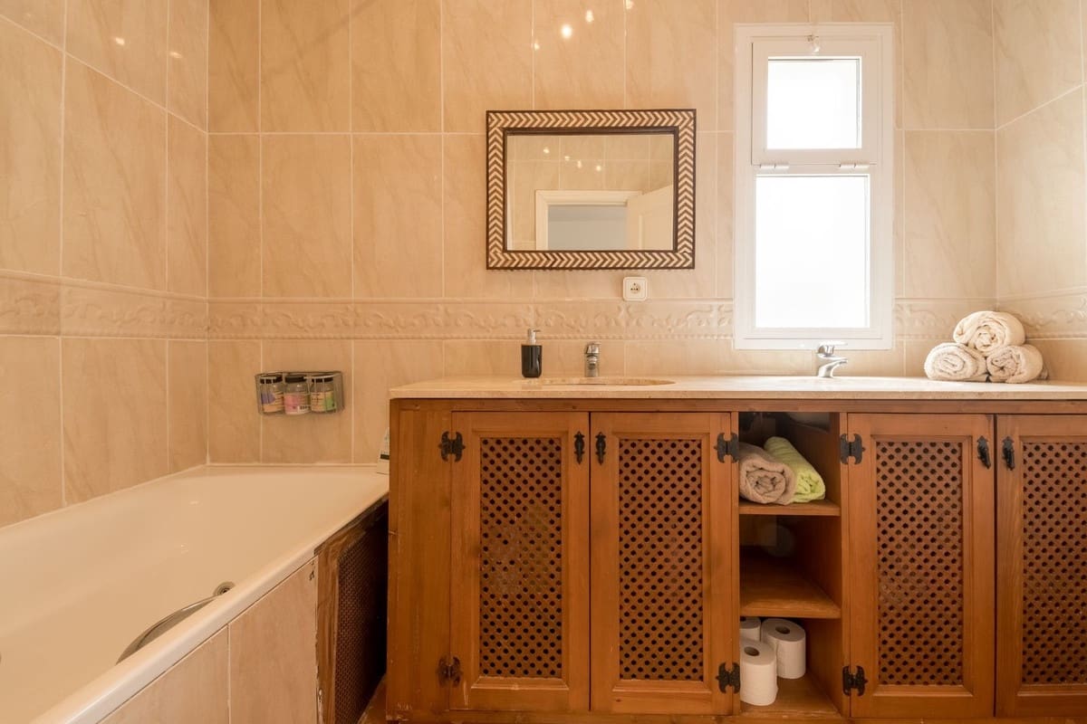 5 sypialnia Willa na sprzedaż w Sotogrande z basenem - 1 125 000 € (Ref: 8344142)