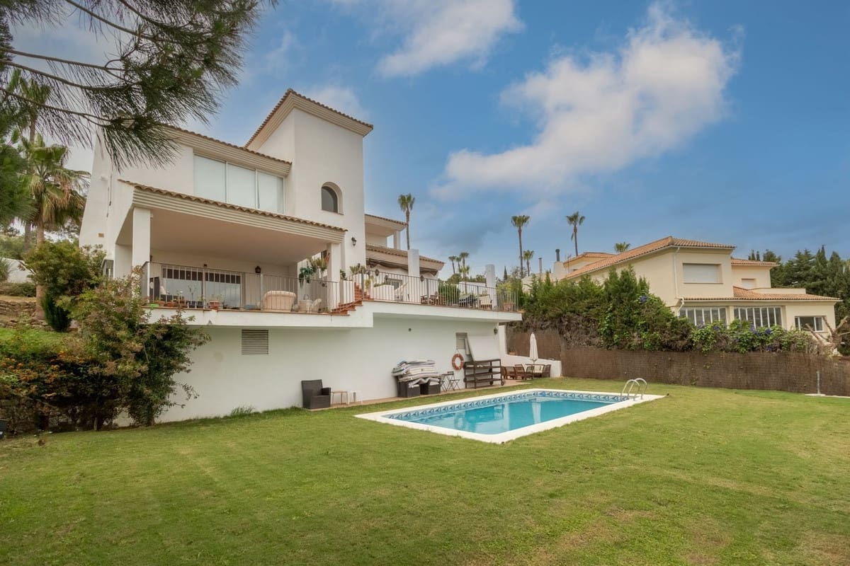 5 bedroom Villa for sale in Sotogrande with pool - € 1,125,000 (Ref: 8344142)
