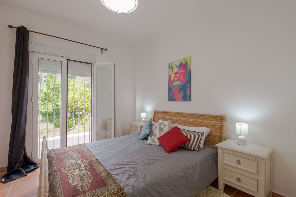 5 bedroom Villa for sale in Sotogrande with pool - € 1,125,000 (Ref: 8344142)