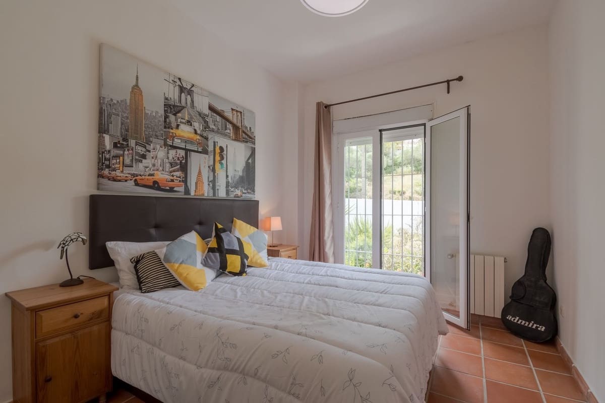 5 bedroom Villa for sale in Sotogrande with pool - € 1,125,000 (Ref: 8344142)