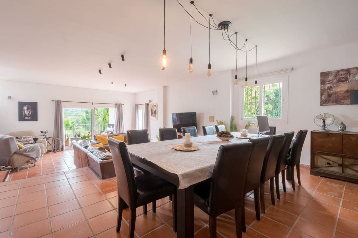 5 bedroom Villa for sale in Sotogrande with pool - € 1,125,000 (Ref: 8344142)