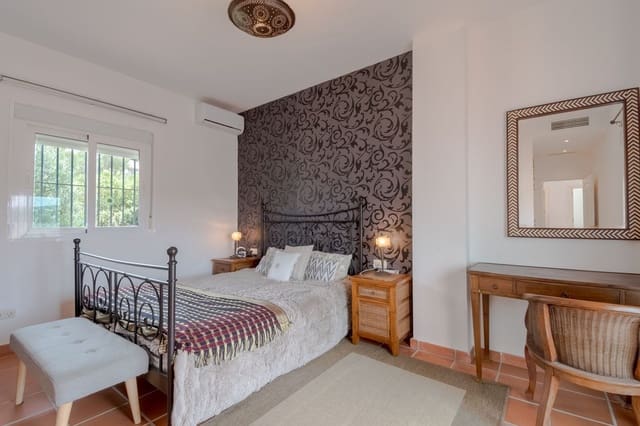 5 soverom Villa til salgs i Sotogrande Alto, San Roque med svømmebasseng - € 1 125 000 (Ref: 8344142)