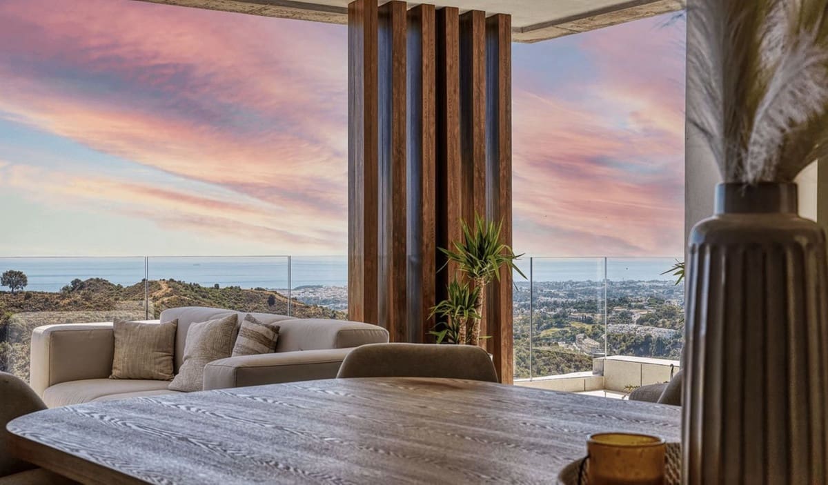 3 bedroom Apartment for sale in La Quinta with pool garage - € 1,495,000 (Ref: 8370329)