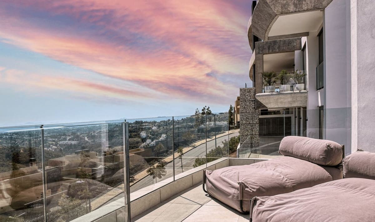 3 bedroom Apartment for sale in La Quinta with pool garage - € 1,495,000 (Ref: 8370329)