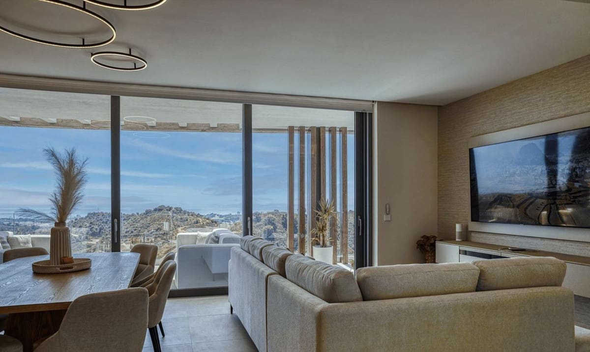 3 bedroom Apartment for sale in La Quinta with pool garage - € 1,495,000 (Ref: 8370329)