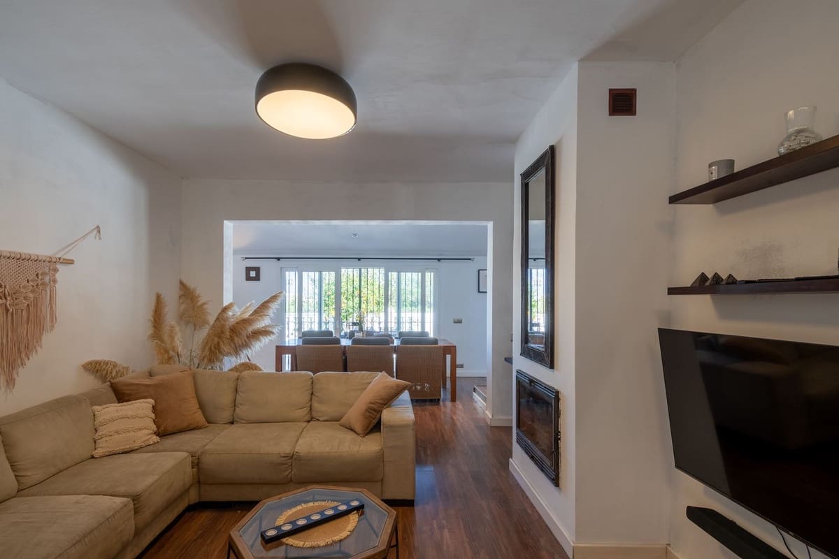 3 bedroom Townhouse for sale in La Duquesa / Puerto de la Duquesa with pool - € 340,000 (Ref: 8389729)