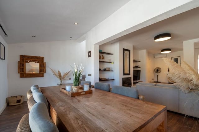 3 slaapkamer Huis te koop in La Duquesa / Puerto de la Duquesa, Manilva met zwembad - € 340.000 (Ref: 8389729)