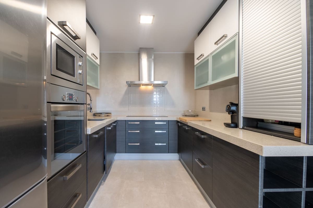 3 slaapkamer Huis te koop in La Duquesa / Puerto de la Duquesa met zwembad - € 340.000 (Ref: 8389729)