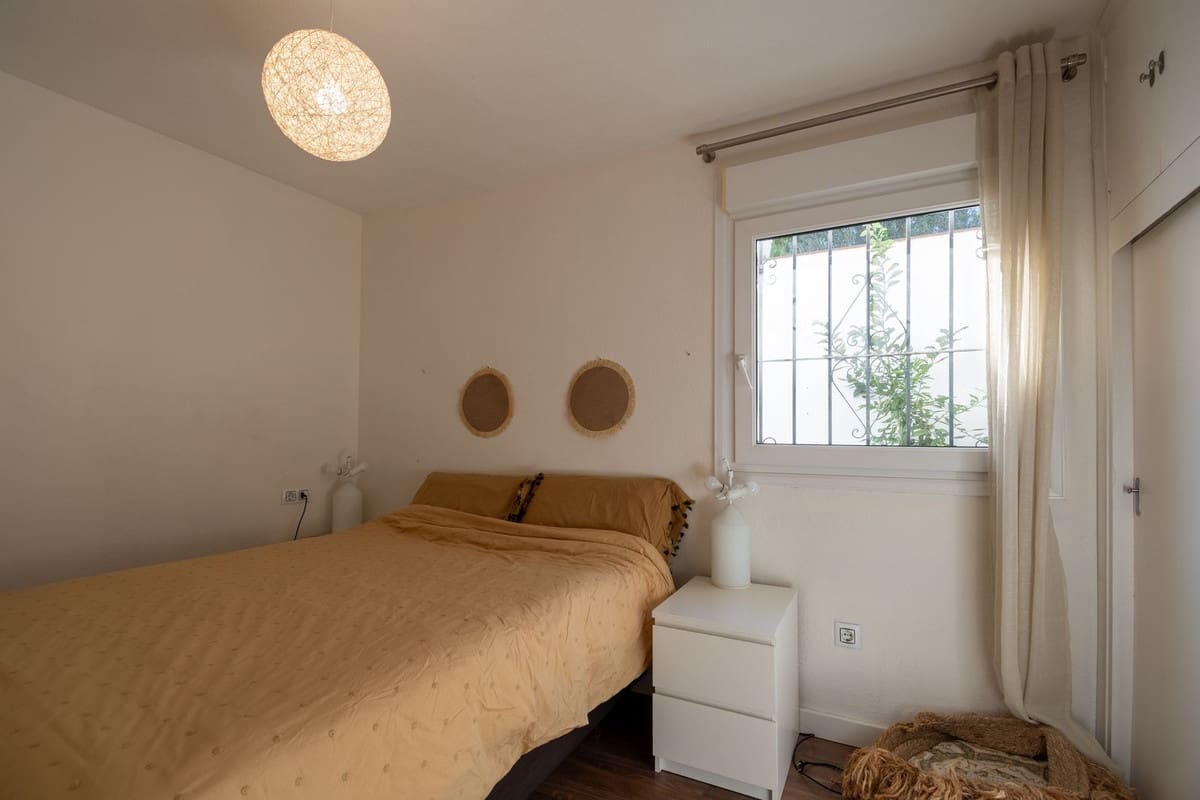 3 slaapkamer Huis te koop in La Duquesa / Puerto de la Duquesa met zwembad - € 340.000 (Ref: 8389729)