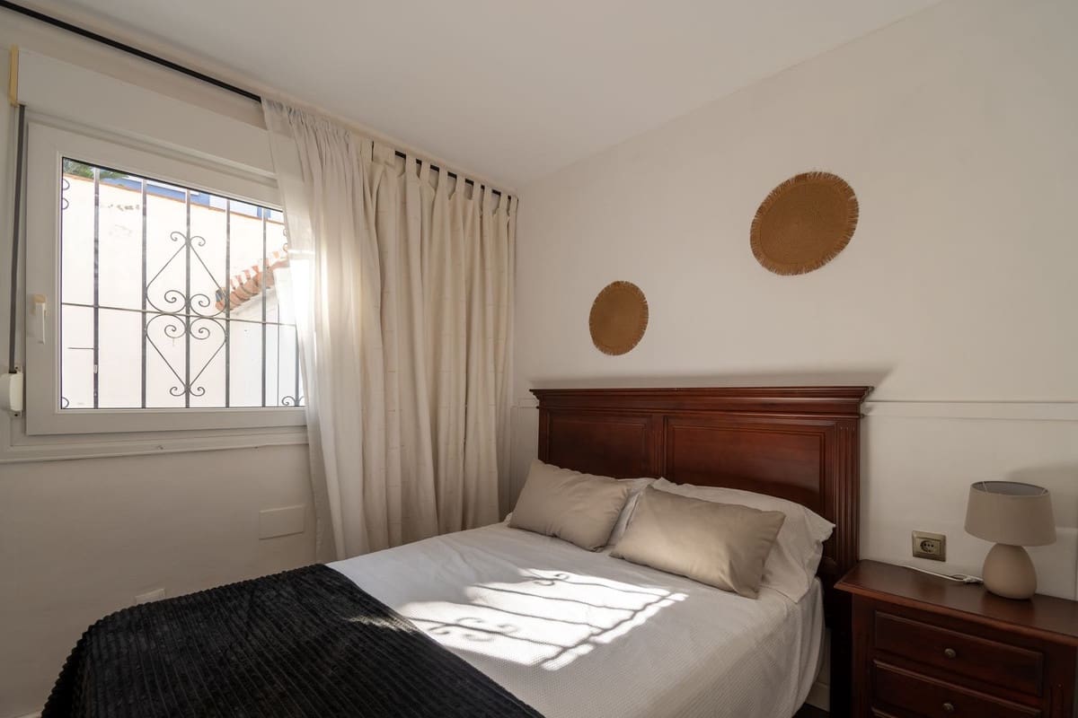 3 bedroom Townhouse for sale in La Duquesa / Puerto de la Duquesa with pool - € 340,000 (Ref: 8389729)