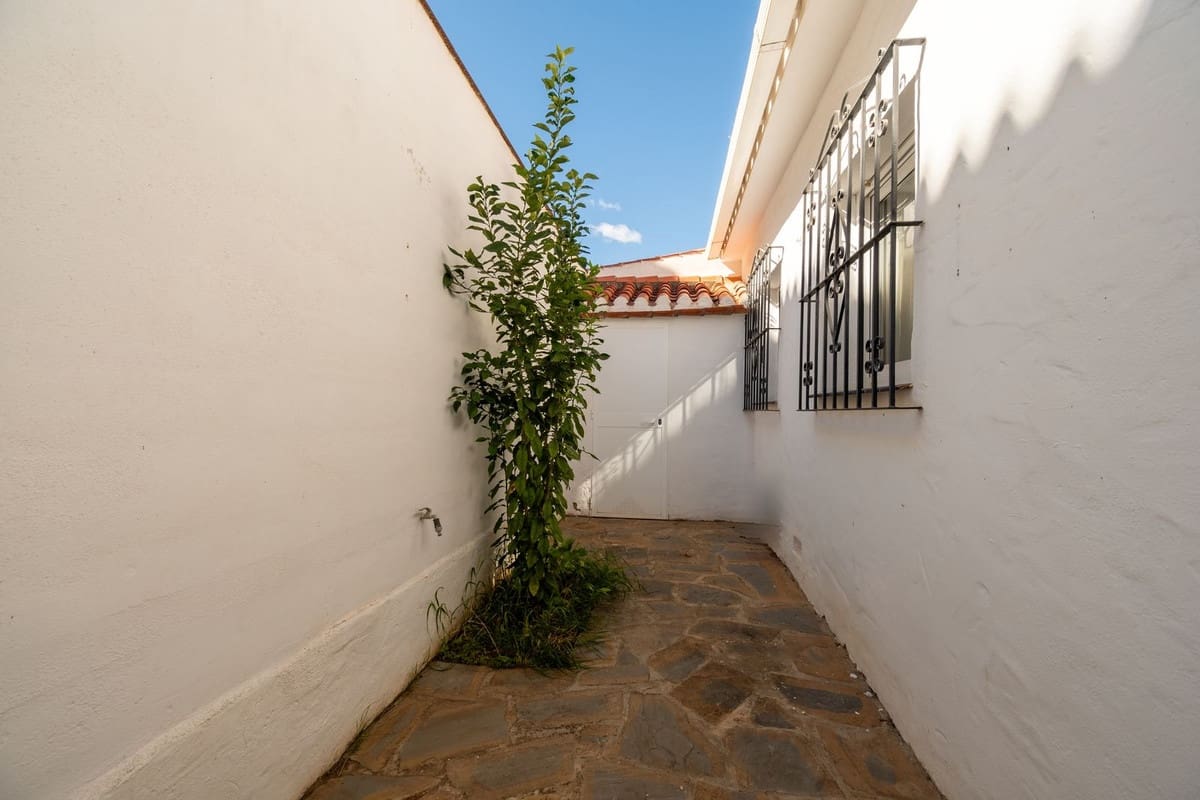 3 bedroom Townhouse for sale in La Duquesa / Puerto de la Duquesa with pool - € 340,000 (Ref: 8389729)