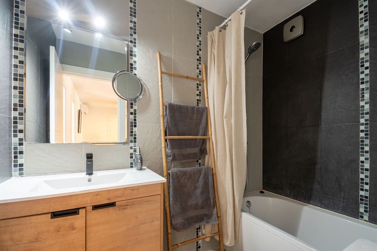 3 soveværelse Byhus til salg i La Duquesa / Puerto de la Duquesa med swimmingpool - € 340.000 (Ref: 8389729)