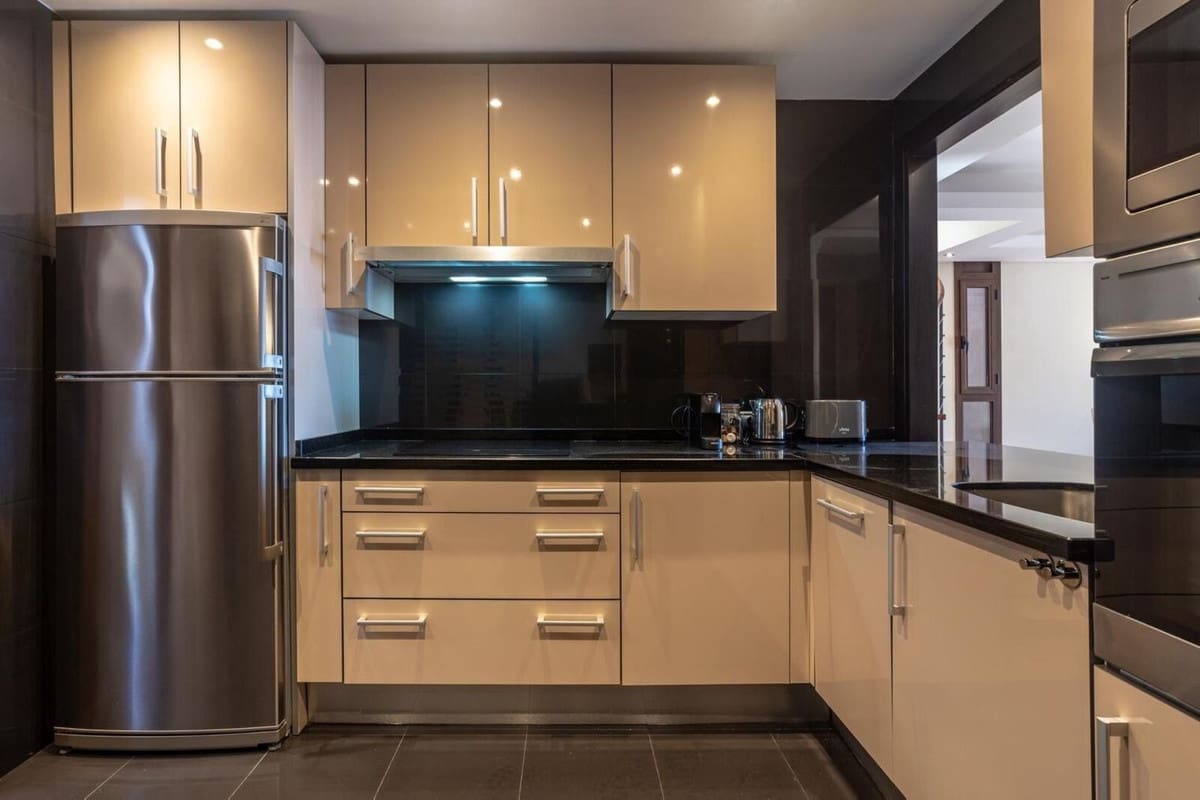 2 bedroom Penthouse for sale in Estepona with pool garage - € 630,000 (Ref: 8389888)