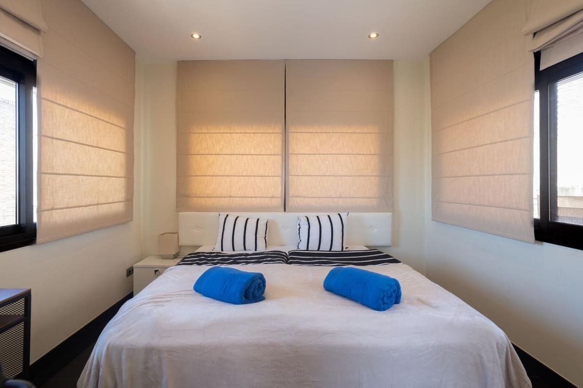 2 bedroom Penthouse for sale in Estepona with pool garage - € 630,000 (Ref: 8389888)