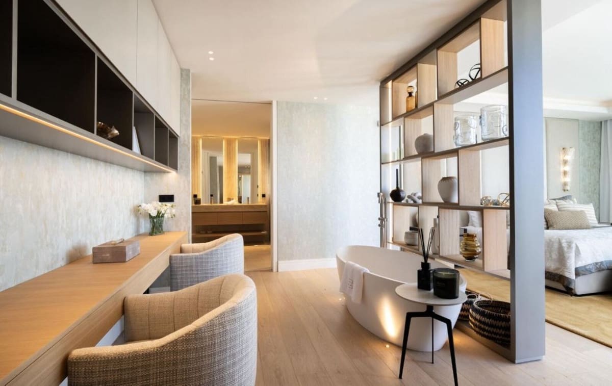 8 bedroom Villa for sale in Benahavis with pool garage - € 10,900,000 (Ref: 8393301)