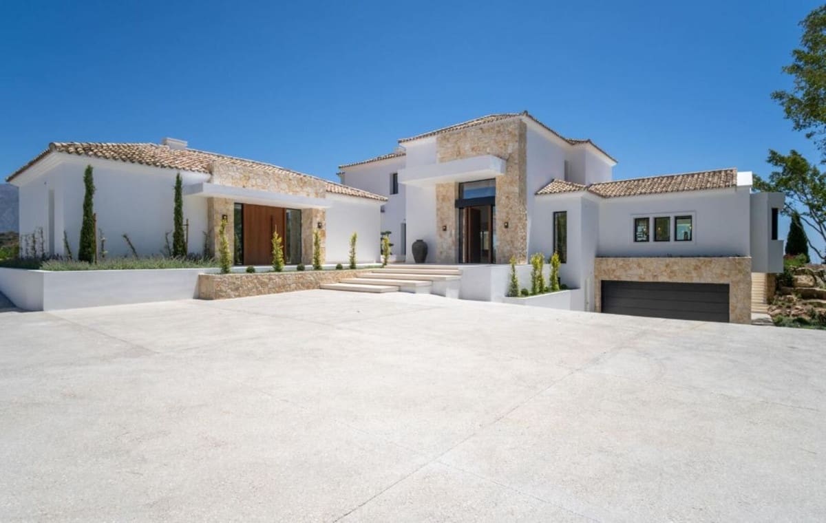 8 bedroom Villa for sale in Benahavis with pool garage - € 10,900,000 (Ref: 8393301)