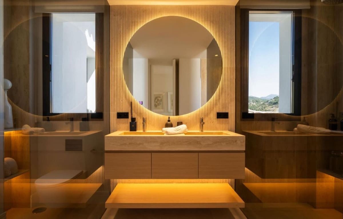 8 bedroom Villa for sale in Benahavis with pool garage - € 10,900,000 (Ref: 8393301)