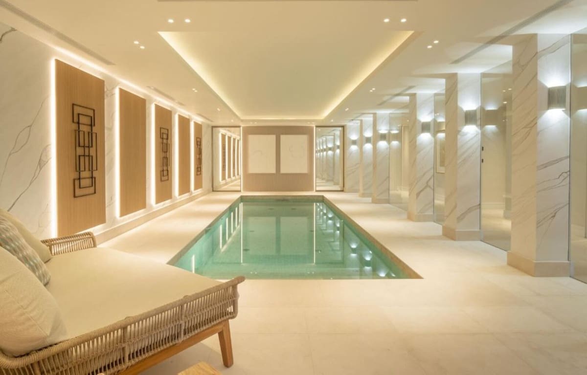 8 bedroom Villa for sale in Benahavis with pool garage - € 10,900,000 (Ref: 8393301)