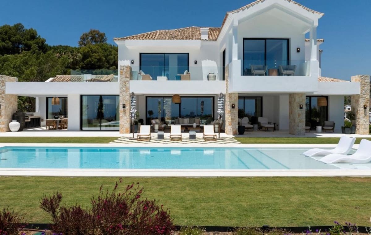 8 bedroom Villa for sale in Benahavis with pool garage - € 10,900,000 (Ref: 8393301)