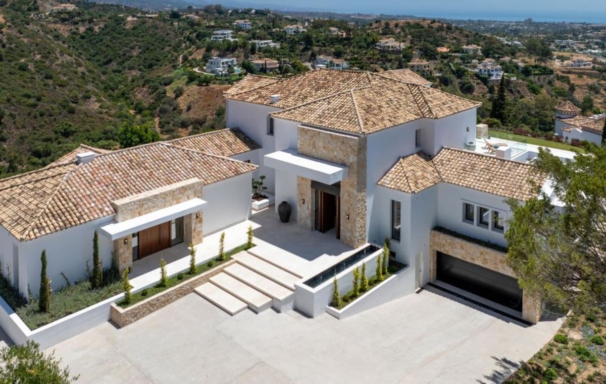 8 bedroom Villa for sale in Benahavis with pool garage - € 10,900,000 (Ref: 8393301)