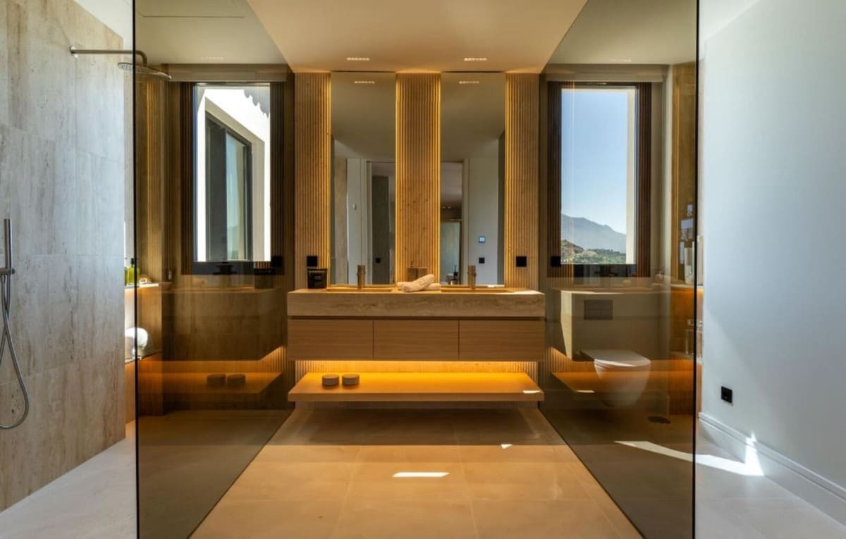 8 bedroom Villa for sale in Benahavis with pool garage - € 10,900,000 (Ref: 8393301)