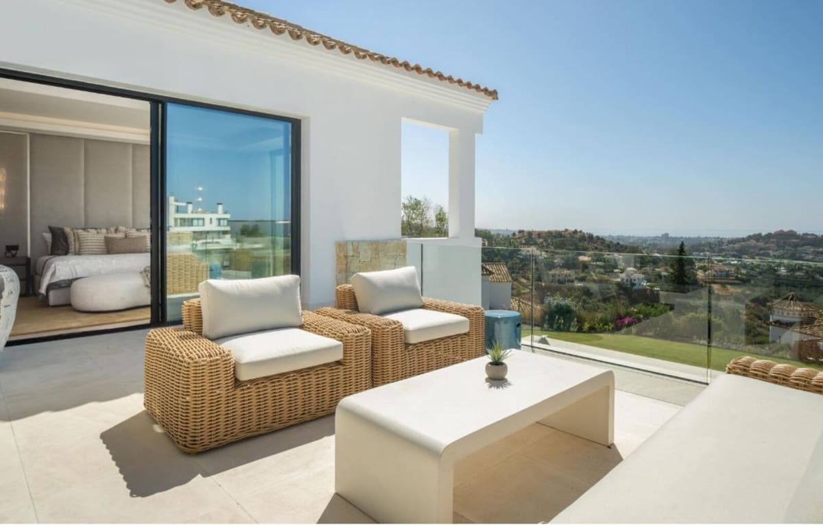 8 bedroom Villa for sale in Benahavis with pool garage - € 10,900,000 (Ref: 8393301)