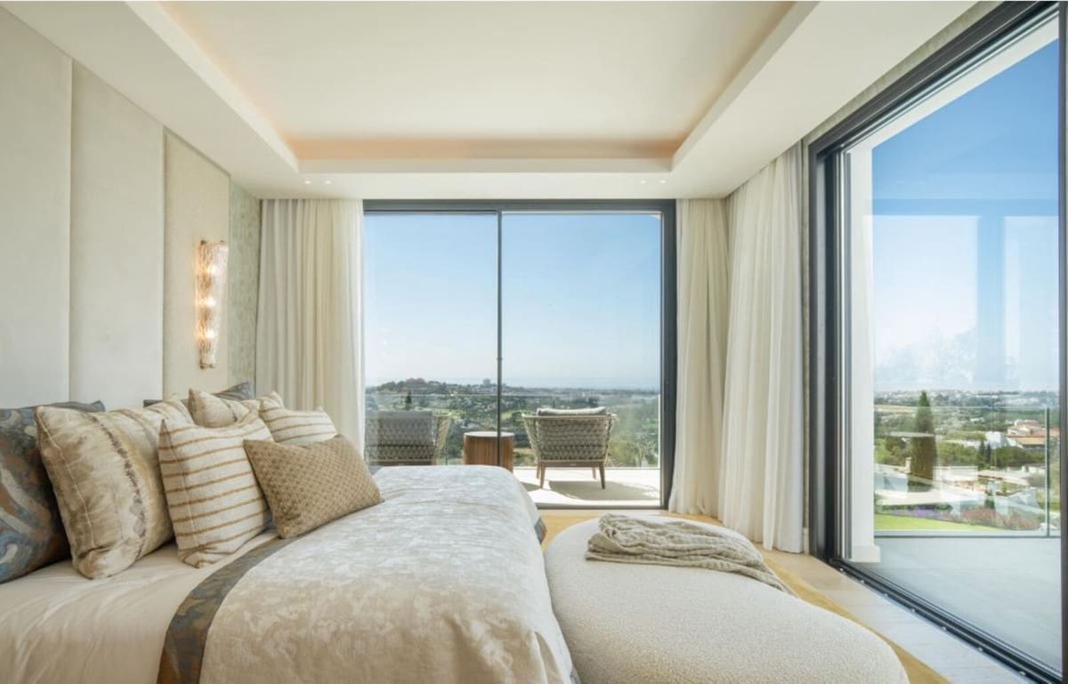 8 bedroom Villa for sale in Benahavis with pool garage - € 10,900,000 (Ref: 8393301)